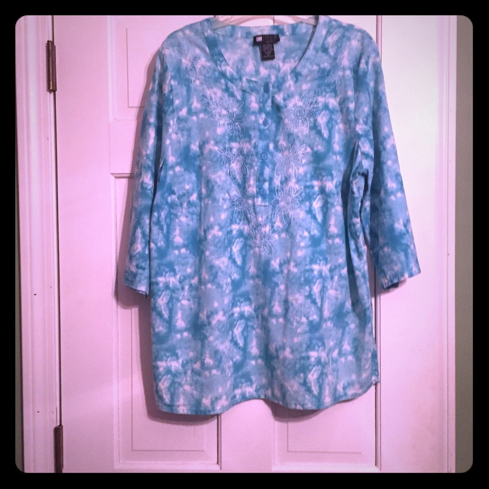 Pretty aqua and white tunic